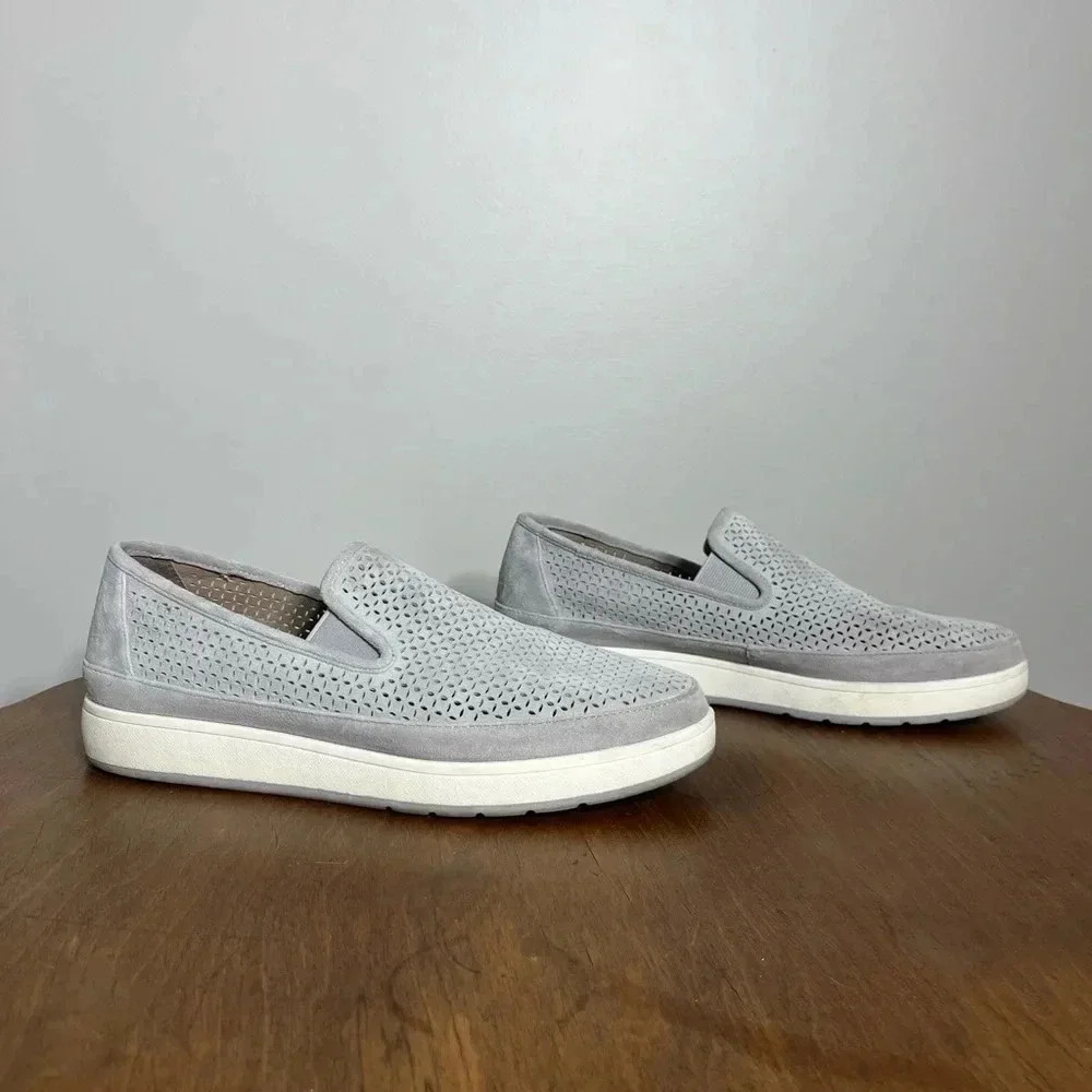 DONALDโ J PLINER MADDOX SUEDE PERFORATED SNEAKER Size 8.5